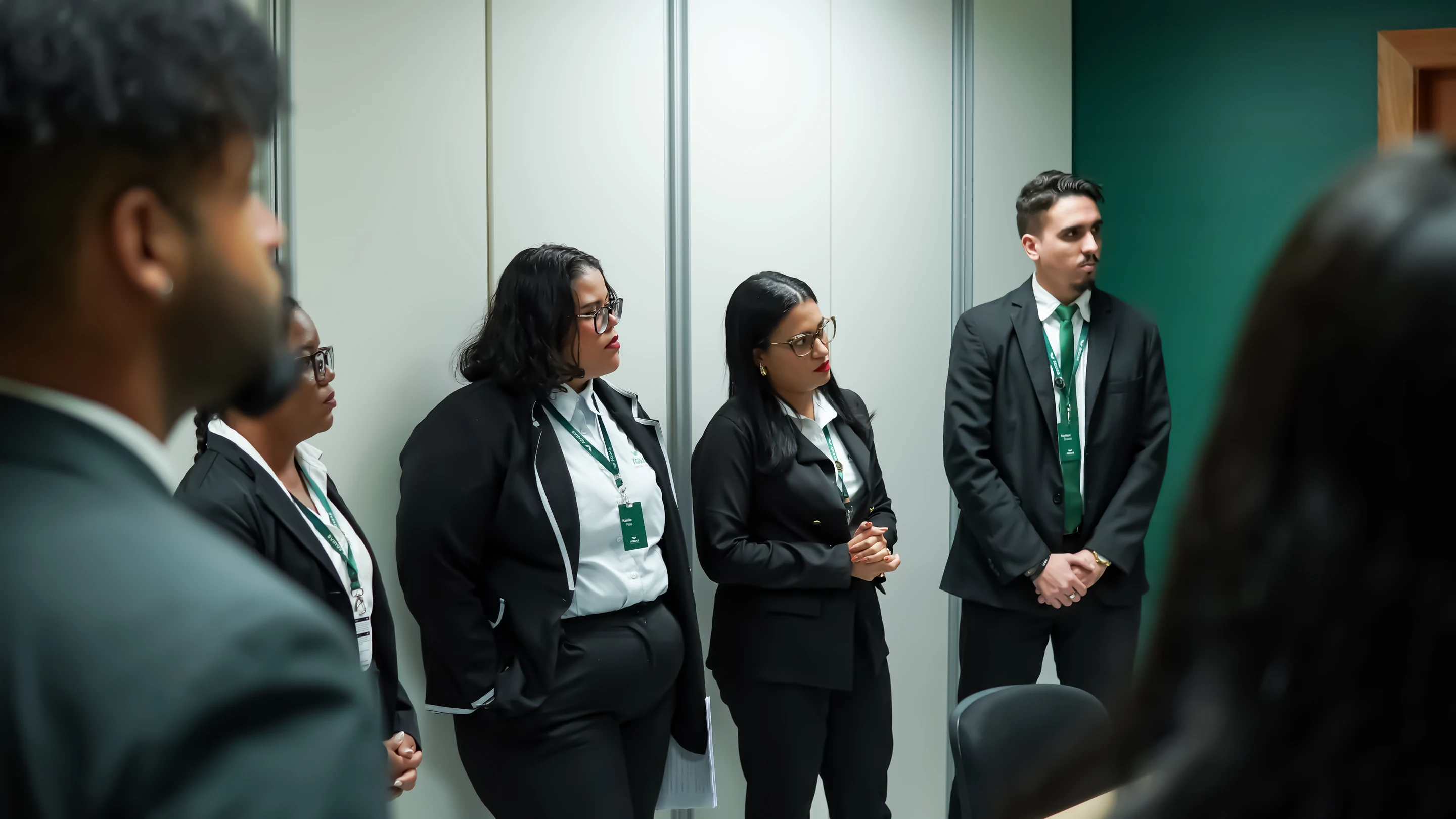Equipe da Águias reunida em um ambiente de treinamento